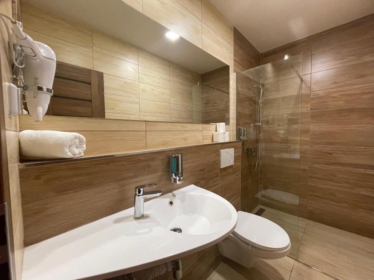 Totina Apartments Zavazna Poruba Luaran gambar